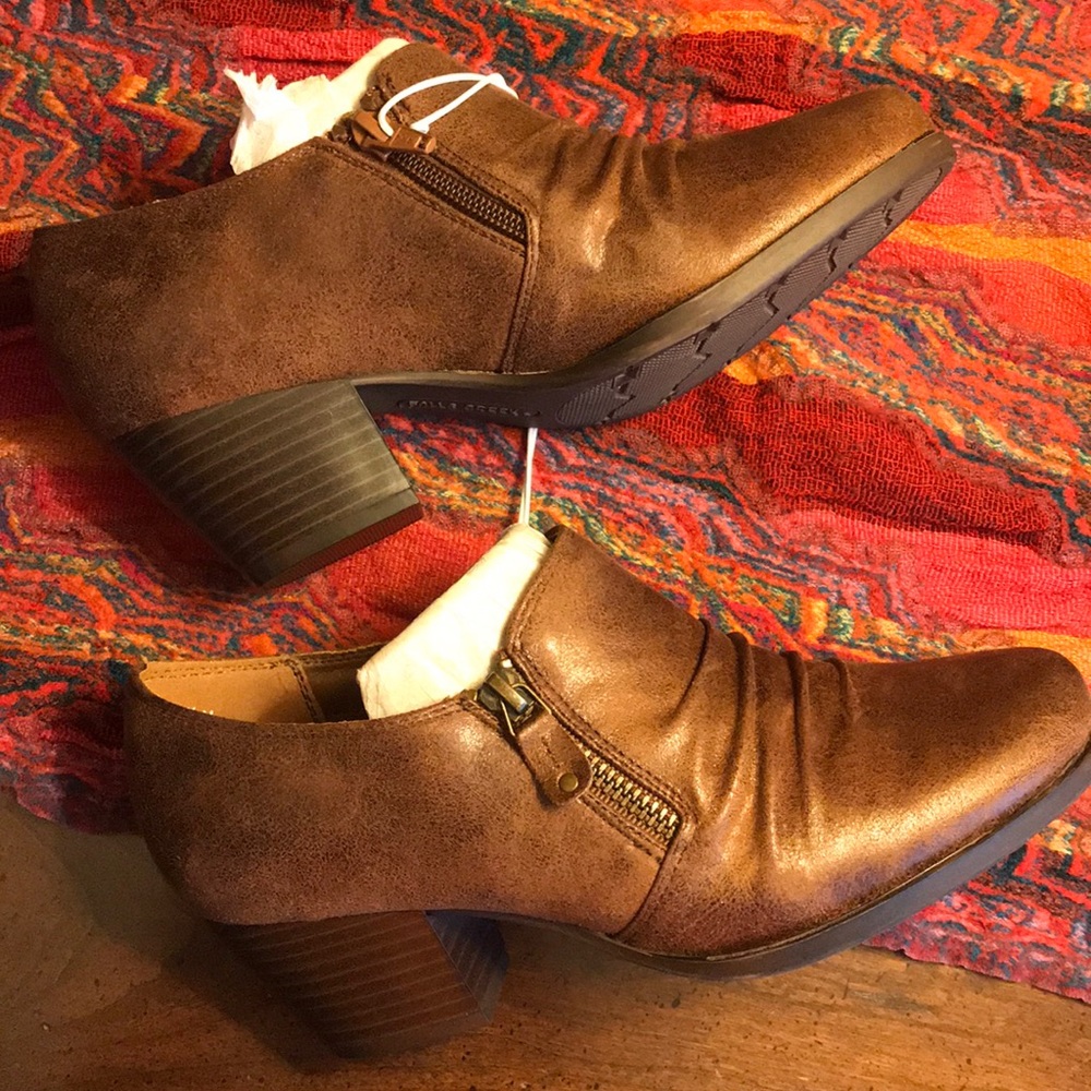 Falls Creek ‘Laura’ Ankle Boots - Picture 1 of 8